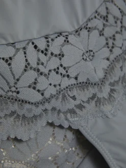 Brasil-Slip mit Spitze
